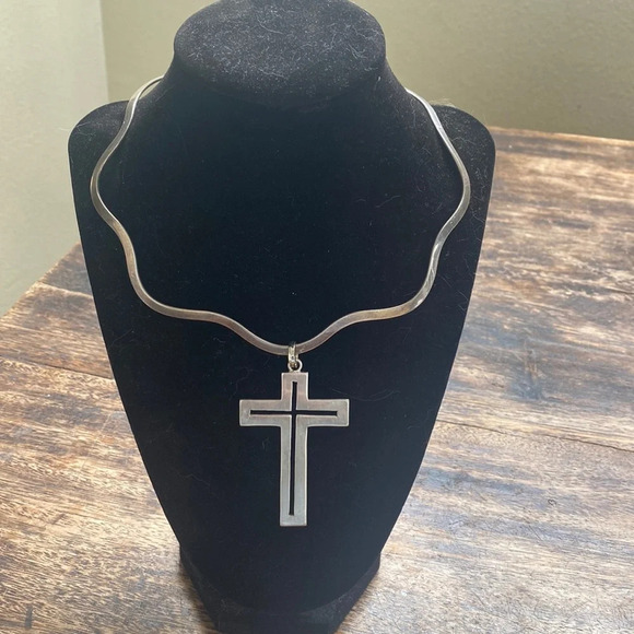 Sterling silver cross pendant (no chain) - Picture 6 of 17